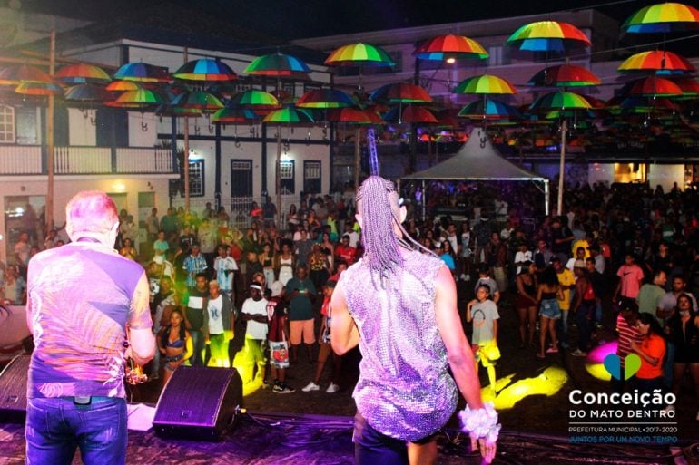 Primeiro dia de Carnaval em Conceição do Mato Dentro agita foliões