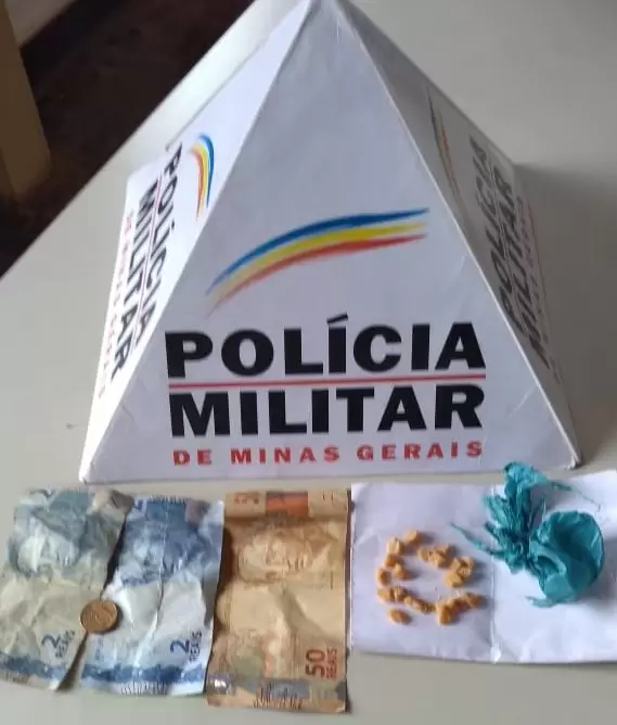 Mulher é presa por tráfico ao esconder drogas nas partes íntimas