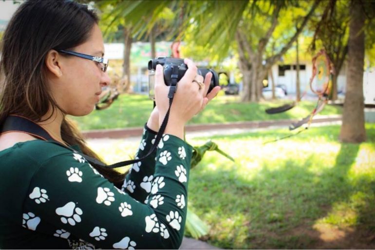 Fotógrafa itabirana realiza campanha solidária e troca retratos por agasalhos Fotógrafa itabirana realiza campanha solidária e troca retratos por agasalhos