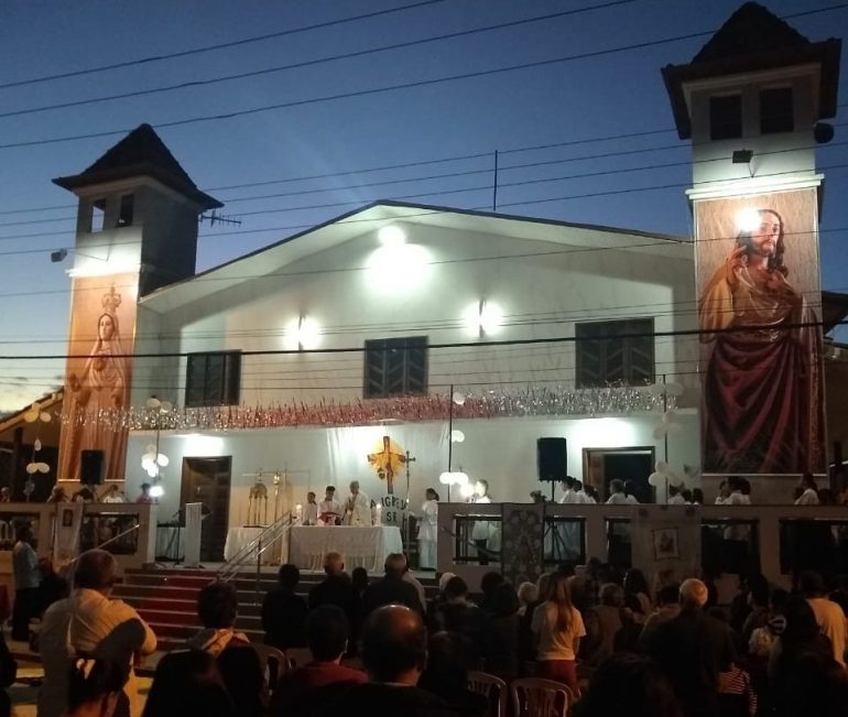 Padre critica “ritualismos vazios” e convoca católicos à reflexão em missa de Corpus Christi Padre critica “ritualismos vazios” e convoca católicos à reflexão em missa de Corpus Christi