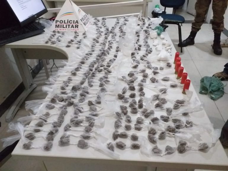PM apreende 365 buchas de maconha no bairro Pedreira PM apreende 365 buchas de maconha no bairro Pedreira