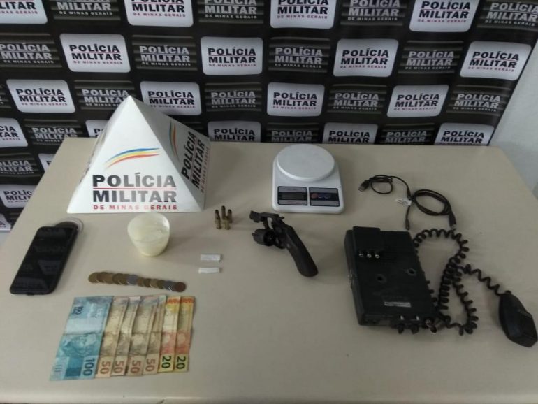 Homem é preso em João Monlevade com drogas e arma de fogo Homem é preso em João Monlevade com drogas e arma de fogo