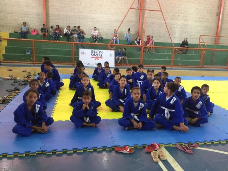 Torneio de judô movimenta crianças e adolescentes de Santa Bárbara 