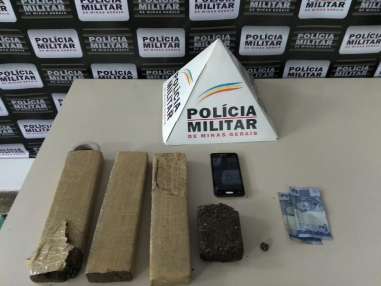 Homem é preso e menor apreendido por tráfico de drogas em João Monlevade Homem é preso e menor apreendido por tráfico de drogas em João Monlevade
