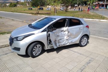 Acidente entre carro e moto deixa dois feridos em Itabira