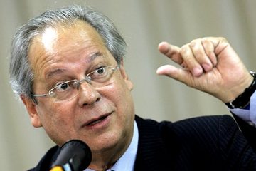 Juiz da Lava Jato determina que José Dirceu se entregue à polícia