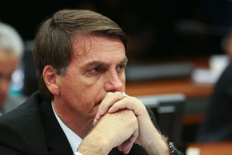 Bolsonaro volta atrás e revoga decreto de armas na tarde desta terça-feira Bolsonaro volta atrás e revoga decreto de armas na tarde desta terça-feira