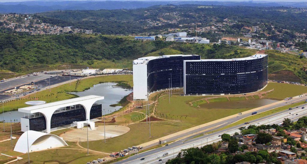 Governo de Minas anuncia novas vagas nas áreas de educação e planejamento
