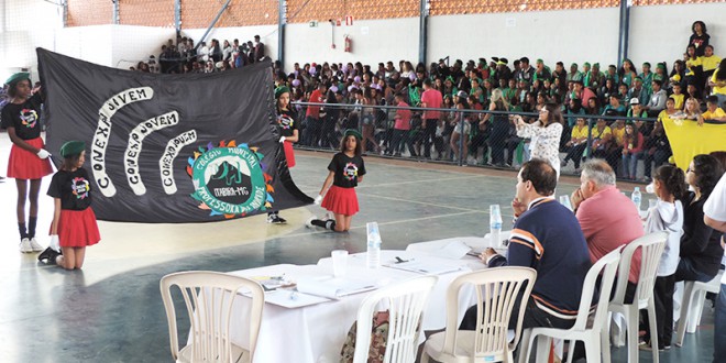 Torneio de atletismo reúne as escolas do Conexão Jovem Torneio de atletismo reúne as escolas do Conexão Jovem