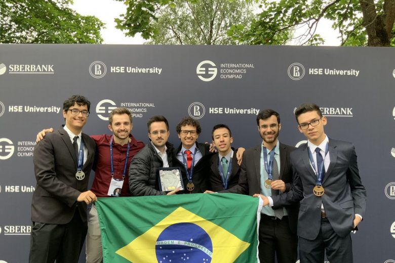 Estudantes brasileiros são premiados em olimpíada internacional de economia