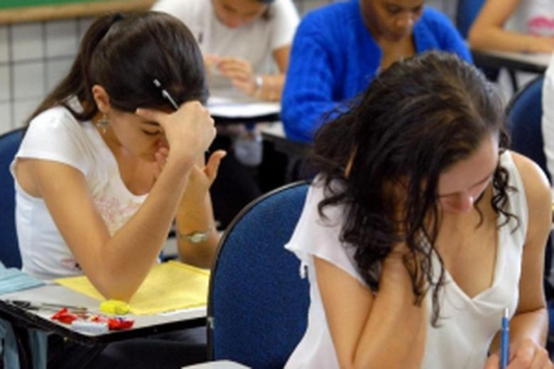 Alunos de escola integral têm mais chances de passar no vestibular, aponta estudo da FGV