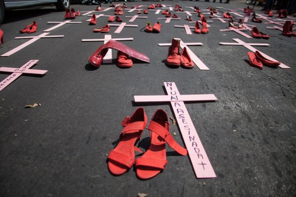 Campanha alerta sobre os riscos do feminicídio; confira