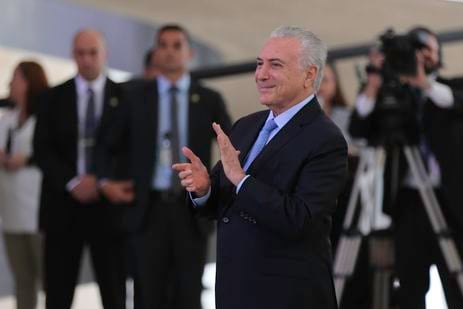 “Saio com a alma leve e a consciência do dever cumprido”, diz Temer