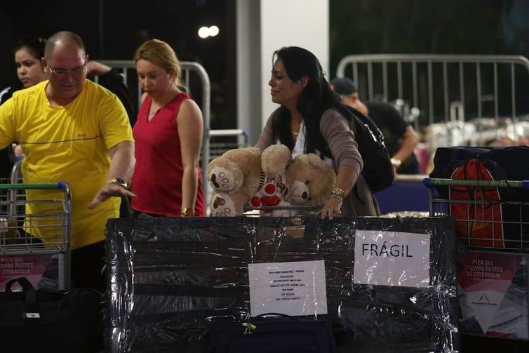 Nova leva de médicos cubanos sai de Brasília rumo a Havana