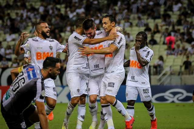 Atlético-MG vence Ceará nos acréscimos, passa o Palmeiras e dorme líder