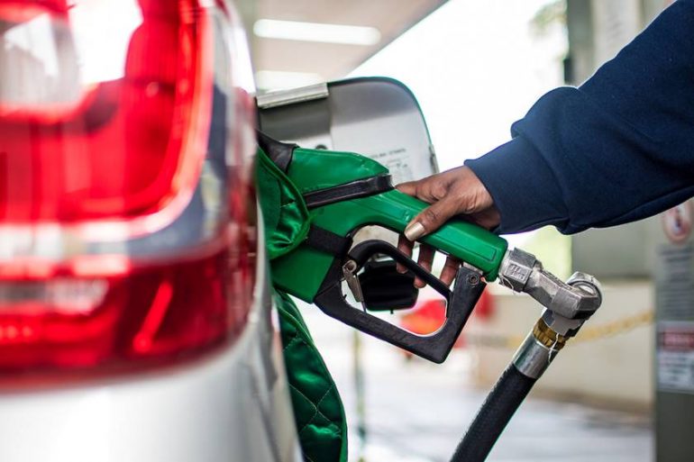 Gasolina ao consumidor sobe 8,4% em fevereiro; alta do diesel é de 11,2%