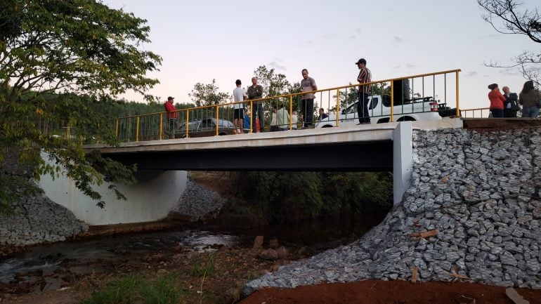 Comunidade de Catas Altas recebe nova Ponte do Japonês