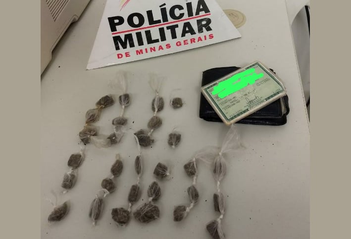 Traficante foge ao avistar a PM, mas deixa maconha para trás em Itabira