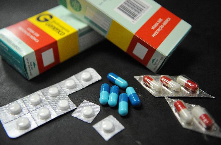 Governo zera tarifas de 34 medicamentos usados no combate à covid-19