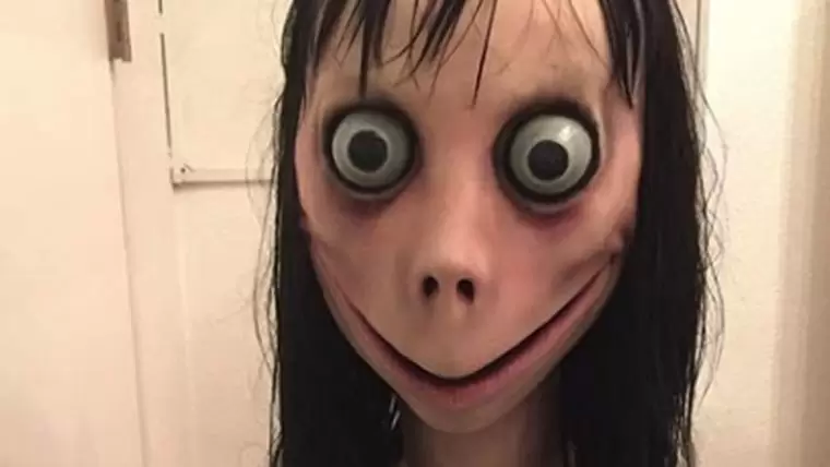 Conhecida por desafio polêmico no WhatsApp, Boneca Momo terá filme de terror