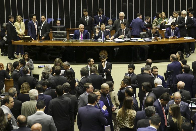 Trabalho aos domingos, dispensa de alvarás, carteira de trabalho digital: veja o que muda com a MP da Liberdade Econômica