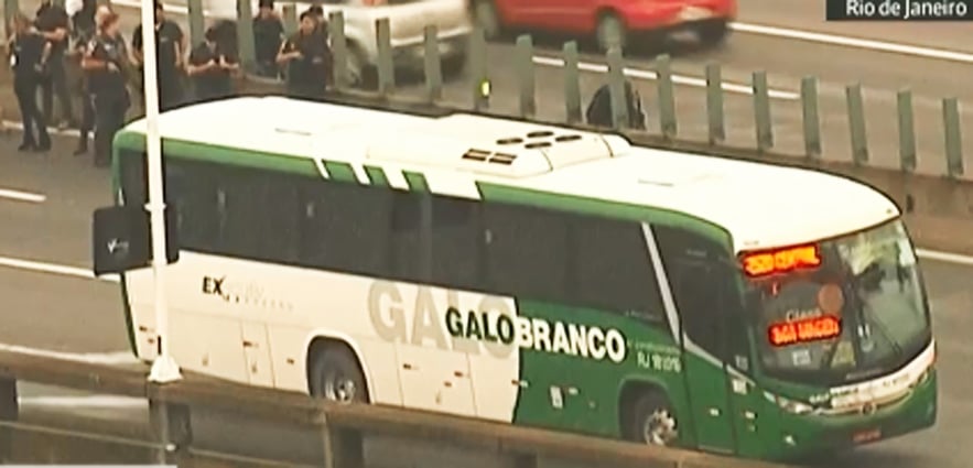 Sequestrador de ônibus no Rio é morto por atiradores de elite