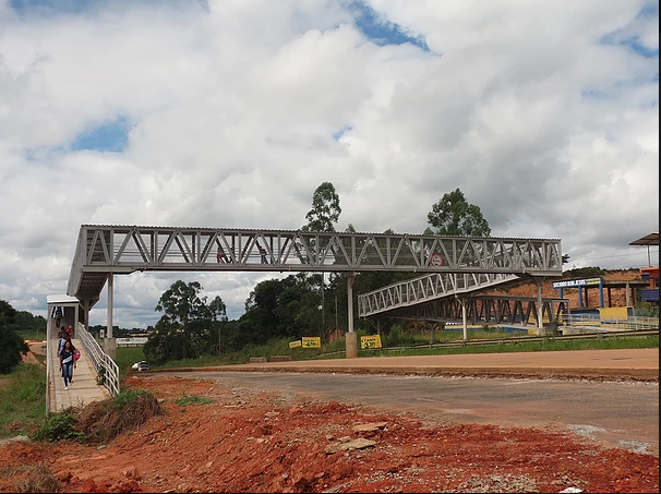 Montagem de passarela interdita trecho da BR-381 nesta segunda-feira Montagem de passarela interdita trecho da BR-381 nesta segunda-feira