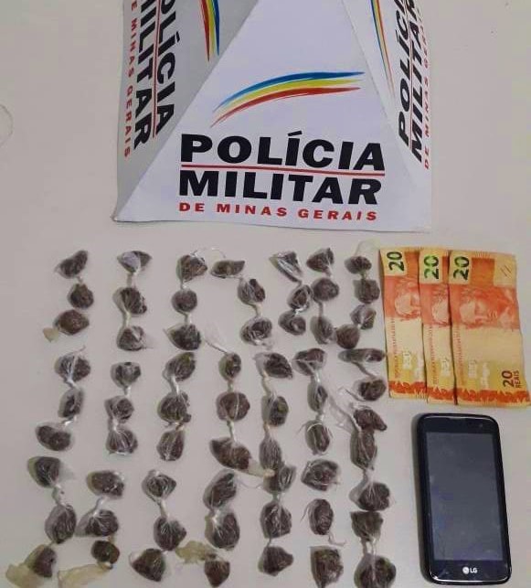Mulher é presa em Nova Era com 65  buchas de maconha
