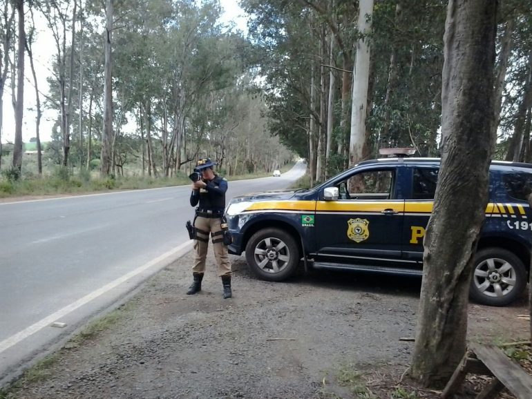 Bolsonaro manda suspender uso de radares móveis nas rodovias federais