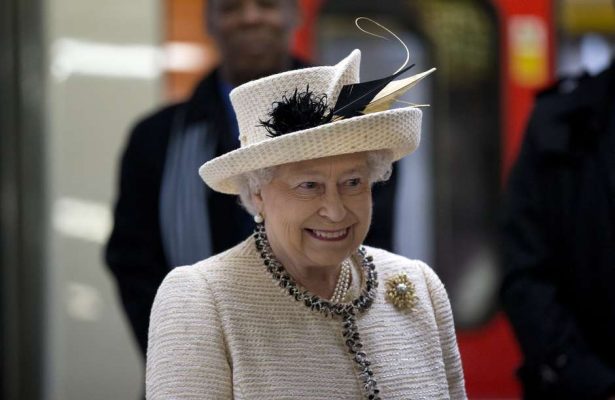 Rainha da Inglaterra testa positivo para covid-19