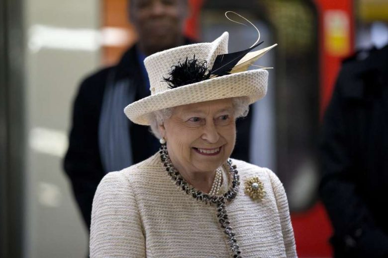 Rainha da Inglaterra testa positivo para covid-19