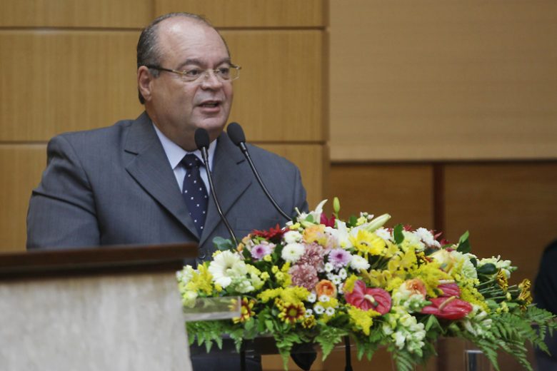 Empresário se mata diante de governador e ministro em evento em Aracaju Empresário se mata diante de governador e ministro em evento em Aracaju
