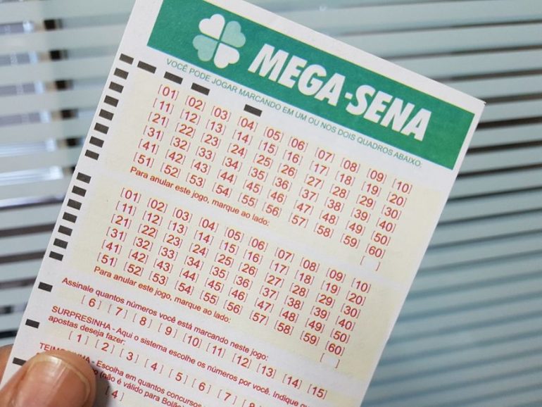Ninguém acerta na Mega-Sena e prêmio acumula em R$ 80 milhões Ninguém acerta na Mega-Sena e prêmio acumula em R$ 80 milhões