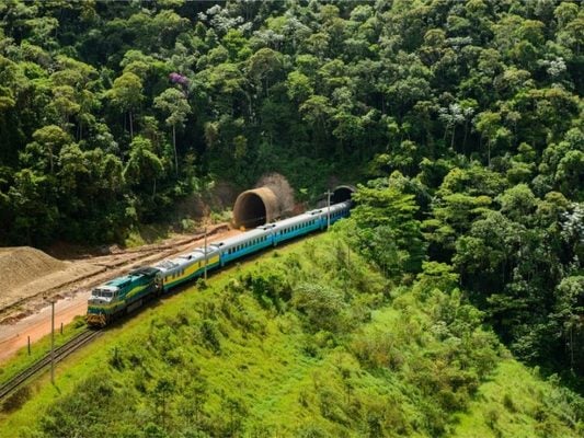 Estrada de Ferro Vitória a Minas: circulação do Trem de Passageiros será retomada