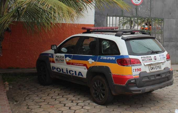 Adolescente tem celular roubado na rua em João Monlevade