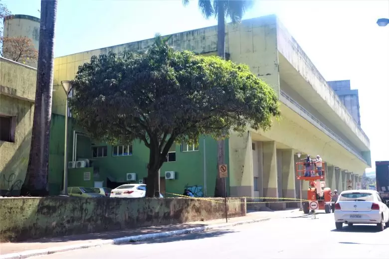 Prefeitura de Monlevade já começa a trabalhar na fachada do antigo PA