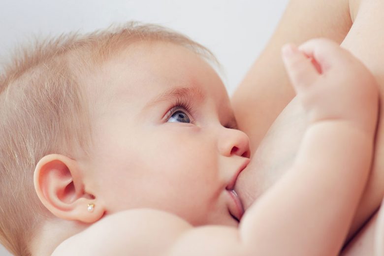 Estudo: leite materno tem anticorpos contra Covid-19