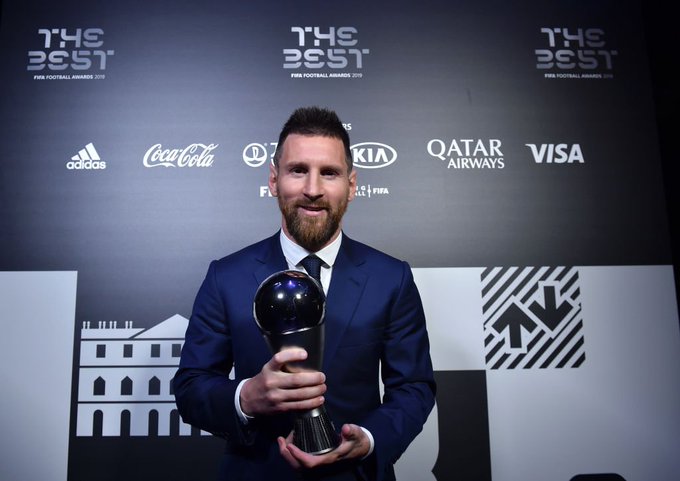 De forma enigmática, PSG anuncia contratação de Lionel Messi