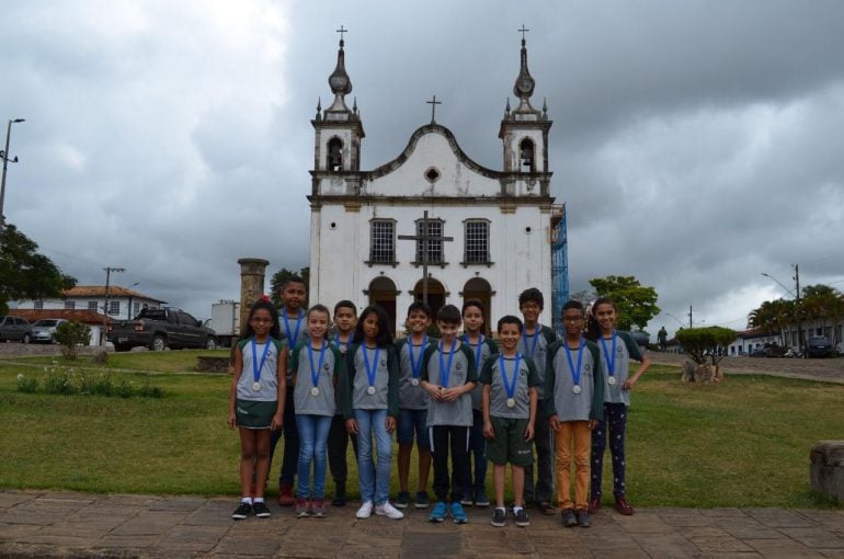 Alunos de Catas Altas buscam ajuda para irem a campeonato de matemática na China