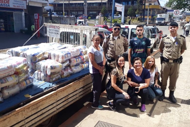 PM distribui cestas básicas arrecadadas com Passeio Ciclístico em Barão de Cocais