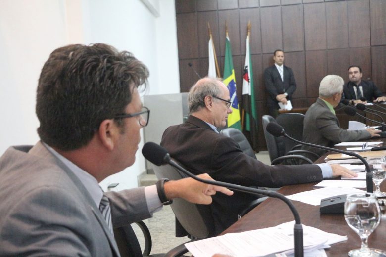 Acúmulo de projetos rende discussão na Câmara de João Monlevade