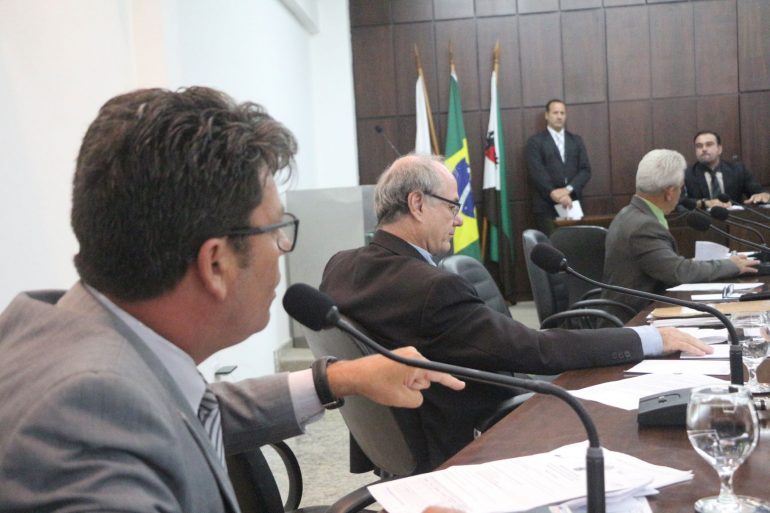 Acúmulo de projetos rende discussão na Câmara de João Monlevade