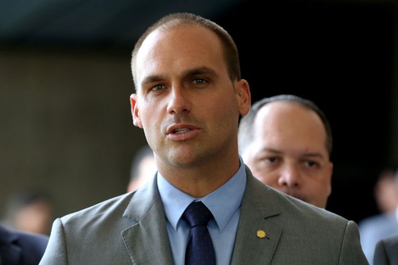 Eduardo Bolsonaro promete novidades dos Estados Unidos após apoio de Trump ao pai