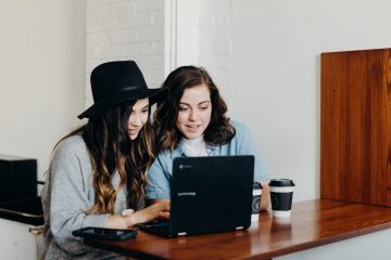 Pesquisa aponta que jovens querem empreender na internet, mas com o apoio de pais e professores