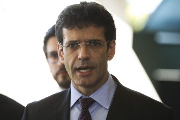 Comissão do Senado aprova convocação de ministro do Turismo para falar sobre “laranjas”