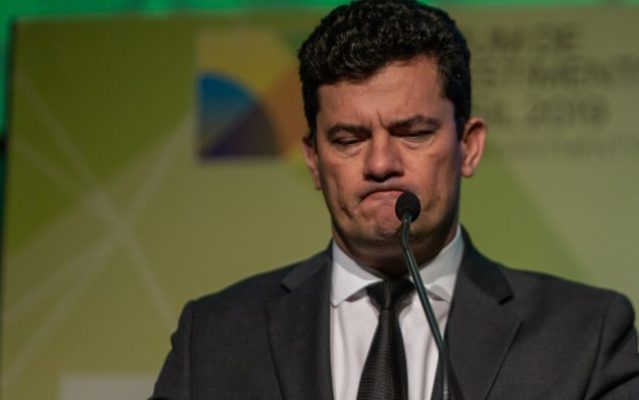 Moro critica prova do Enem "mal redigida", mas escreve errado nome do exame