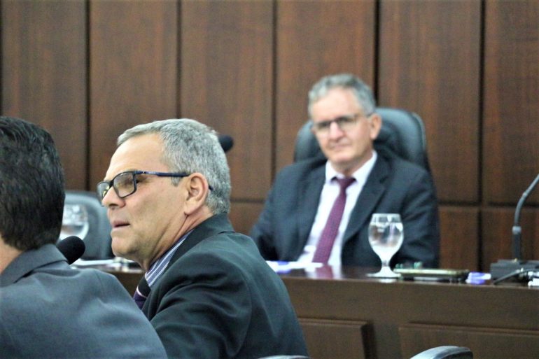 “Dormindo com o inimigo”, alerta vereador durante reunião em Monlevade