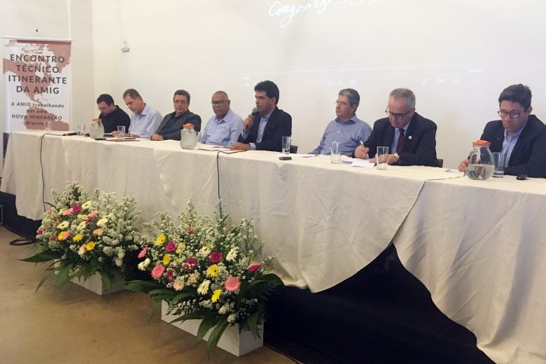 Prefeito de São Gonçalo preside reunião sobre segurança de barragens