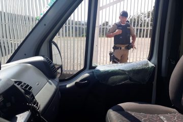 Paciente se altera e destrói vidro de ambulância do Samu com pedrada