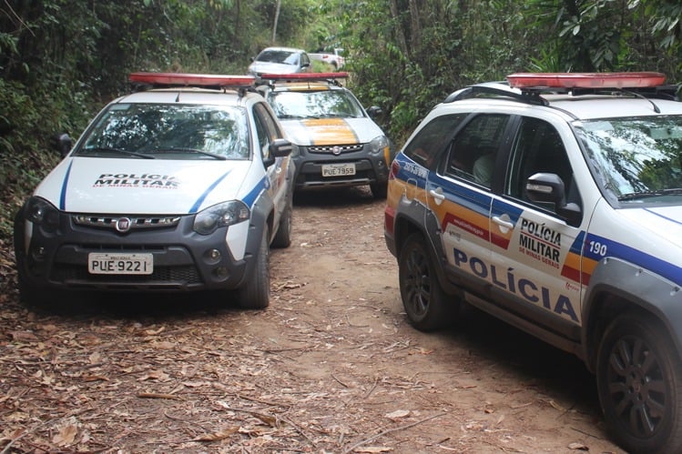 Bandidos invadem casa, rendem casal de idosos e levam dinheiro e armas em Catas Altas